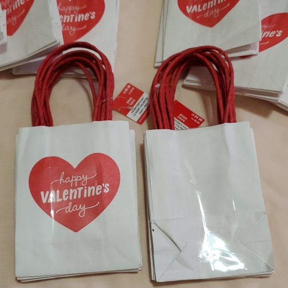 8 Sets. Small Gift Bags. - Picture 3 of 4